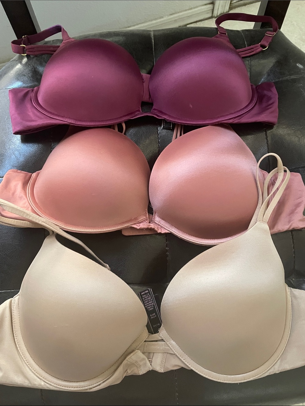 Victoria's Secret Very Sexy push up Smooth Molded Bras 38b